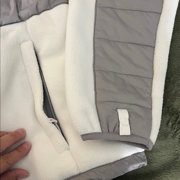 The North Face Two-Tone Gray and White Jacket - Picture 4 of 8